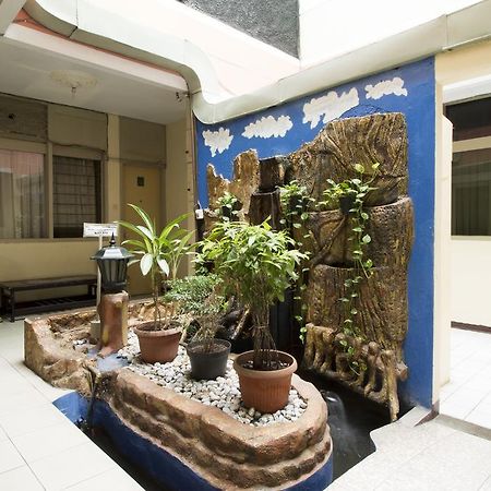 Hotel Reddoorz @ Klender Jakarta Exteriér fotografie